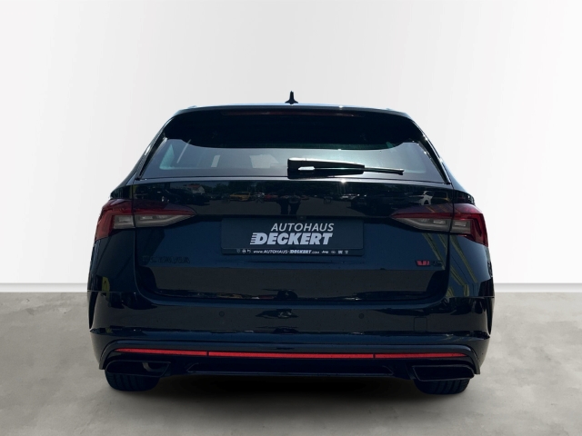 Fahrzeugabbildung SKODA Octavia Combi RS 4x4 AHK-klappbar Navi Digitales Cockpit Soundsystem LED Blendfreies Fernl.