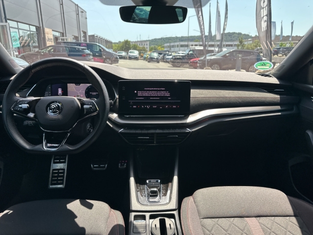 Fahrzeugabbildung SKODA Octavia Combi RS 4x4 AHK-klappbar Navi Digitales Cockpit Soundsystem LED Blendfreies Fernl.