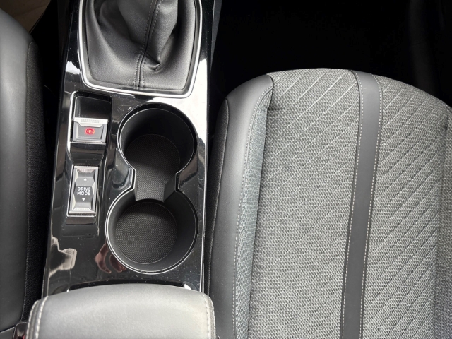 Fahrzeugabbildung Peugeot 208 Allure LED Klimaautom Fahrerprofil DAB SHZ Spurhalteass. Verkehrszeichenerk. Notbremsass.