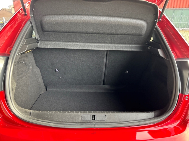 Fahrzeugabbildung Peugeot 208 Allure LED Klimaautom Fahrerprofil DAB SHZ Spurhalteass. Verkehrszeichenerk. Notbremsass.