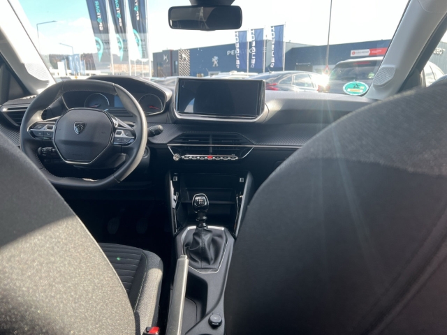 Fahrzeugabbildung Peugeot 208 Active Fahrerprofil DAB Keyless Spurhalteass. Verkehrszeichenerk. Notbremsass.