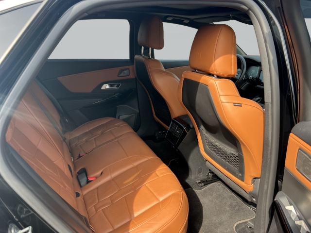 Fahrzeugabbildung DS Automobiles DS7 E-Tense 300 Rivoli 4x4 AHK Digitales Cockpit Soundsystem Klimasitze