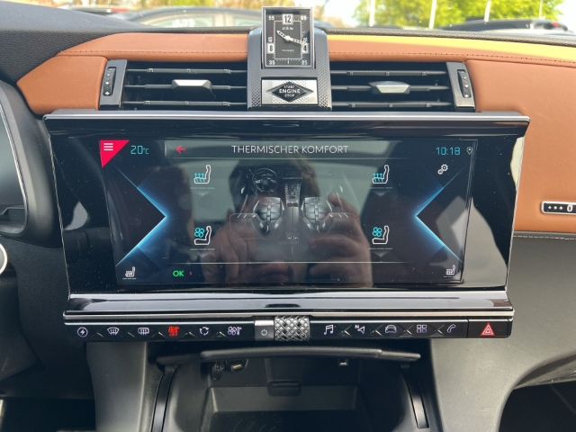 Fahrzeugabbildung DS Automobiles DS7 E-Tense 300 Rivoli 4x4 AHK Digitales Cockpit Soundsystem Klimasitze