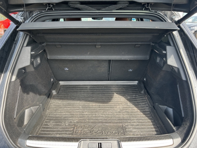 Fahrzeugabbildung DS Automobiles DS7 E-Tense 300 Rivoli 4x4 AHK Digitales Cockpit Soundsystem Klimasitze