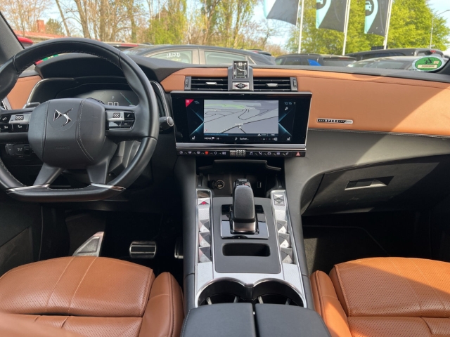Fahrzeugabbildung DS Automobiles DS7 E-Tense 300 Rivoli 4x4 AHK Digitales Cockpit Soundsystem Klimasitze
