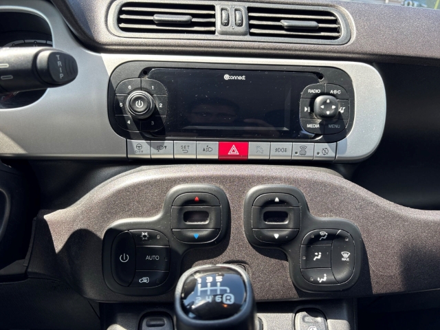 Fahrzeugabbildung Fiat Panda Cross 4x4 Mehrzonenklima Musikstreaming DAB SHZ Tel.-Vorb. PDC Berganfahrass. Winterpaket