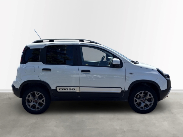 Fahrzeugabbildung Fiat Panda Cross 4x4 Mehrzonenklima Musikstreaming DAB SHZ Tel.-Vorb. PDC Berganfahrass. Winterpaket