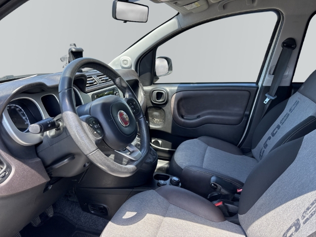 Fahrzeugabbildung Fiat Panda Cross 4x4 Mehrzonenklima Musikstreaming DAB SHZ Tel.-Vorb. PDC Berganfahrass. Winterpaket