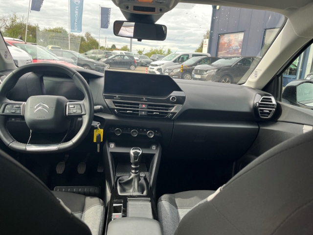 Fahrzeugabbildung Citroen C4 Feel LED Apple CarPlay Android Auto Mehrzonenklima DAB SHZ LenkradHZG Spurhalteass. - mit KI generiert/bearbeitet