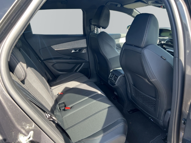 Fahrzeugabbildung Peugeot 3008 GT Navi Digitales Cockpit Soundsystem LED ACC El. Heckklappe 2-Zonen-Klimaautom - mit KI generiert/bearbeitet