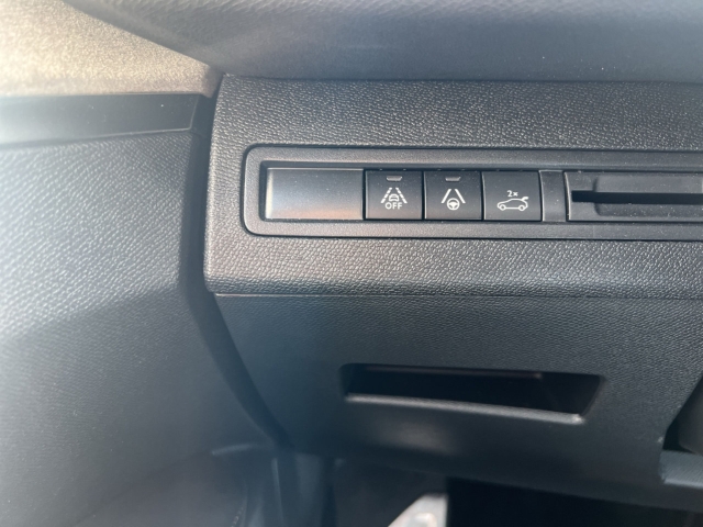 Fahrzeugabbildung Peugeot 3008 GT Navi Digitales Cockpit Soundsystem LED ACC El. Heckklappe 2-Zonen-Klimaautom - mit KI generiert/bearbeitet