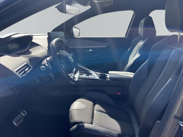 Fahrzeugabbildung Peugeot 3008 GT Navi Digitales Cockpit Soundsystem LED ACC El. Heckklappe 2-Zonen-Klimaautom - mit KI generiert/bearbeitet