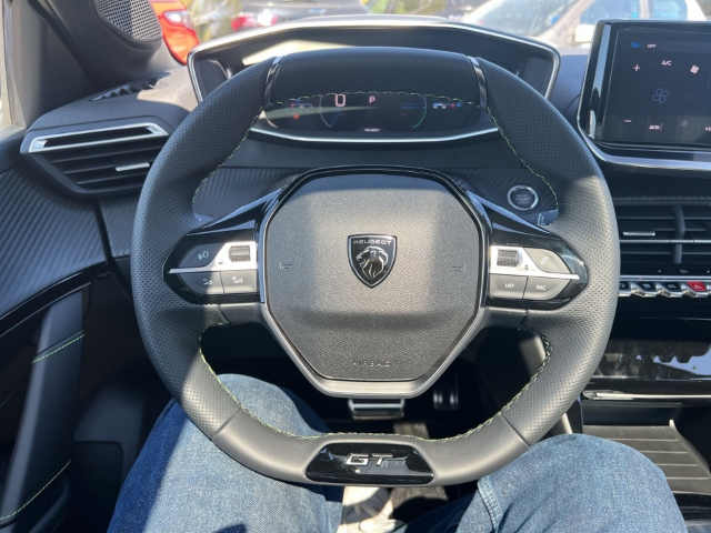 Fahrzeugabbildung Peugeot 208 Hybrid 110 GT Panorama Navi Digitales Cockpit LED Apple CarPlay Android Auto Klimaautom