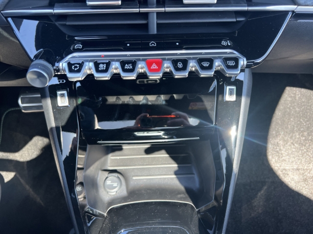 Fahrzeugabbildung Peugeot 208 Hybrid 110 GT Panorama Navi Digitales Cockpit LED Apple CarPlay Android Auto Klimaautom