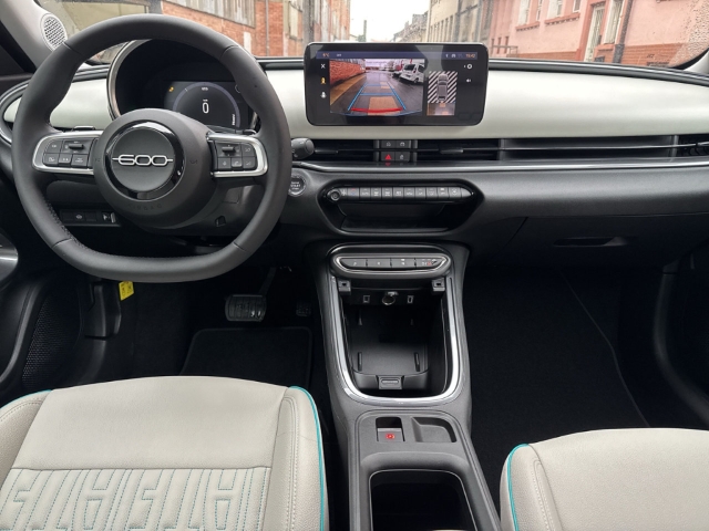 Fahrzeugabbildung Fiat 600 Hybrid La Prima , Nav, Leder, SHZ