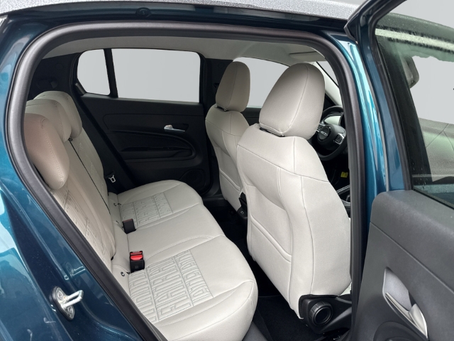 Fahrzeugabbildung Fiat 600 Hybrid La Prima , Nav, Leder, SHZ