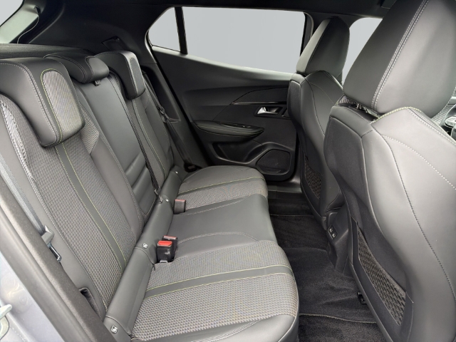 Fahrzeugabbildung Peugeot e-2008 GT Navi LED ACC Klimaautom Fahrerprofil DAB Ambientebeleuchtung SHZ Keyless