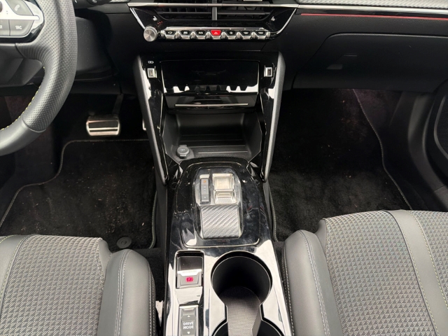 Fahrzeugabbildung Peugeot e-2008 GT Navi LED ACC Klimaautom Fahrerprofil DAB Ambientebeleuchtung SHZ Keyless