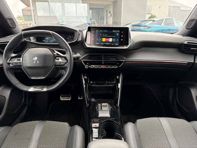 Fahrzeugabbildung Peugeot e-2008 GT Navi LED ACC Klimaautom Fahrerprofil DAB Ambientebeleuchtung SHZ Keyless