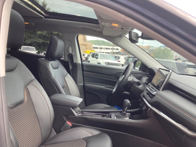 Fahrzeugabbildung Jeep Compass High Upland Plug-In Hybrid 4xe,Schiebedach, Nav, 360 Grad Kamera 1.3 EU6d