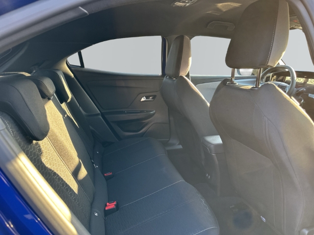 Fahrzeugabbildung Opel Mokka Edition Digitales Cockpit LED Apple CarPlay Android Auto Musikstreaming DAB Ambientebeleuchtung