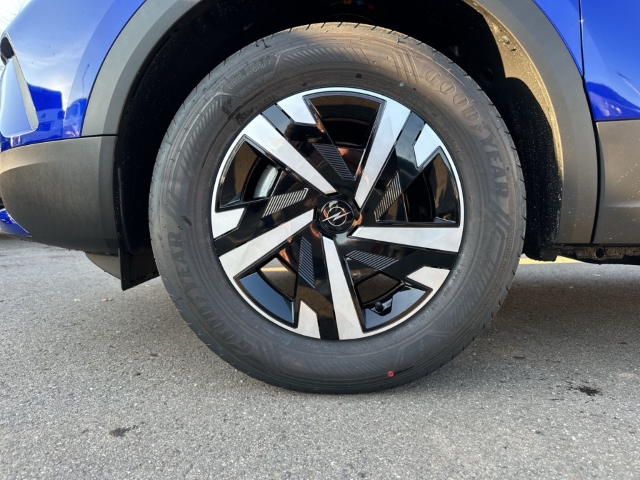 Fahrzeugabbildung Opel Mokka Edition Digitales Cockpit LED Apple CarPlay Android Auto Musikstreaming DAB Ambientebeleuchtung