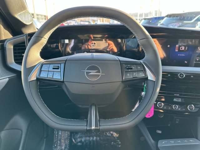 Fahrzeugabbildung Opel Mokka Edition Digitales Cockpit LED Apple CarPlay Android Auto Musikstreaming DAB Ambientebeleuchtung