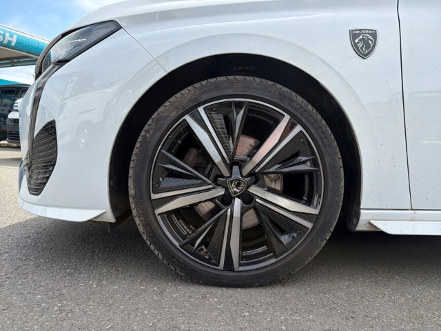 Fahrzeugabbildung Peugeot 308 GT El. Panodach Navi Memory Sitze Massagesitze LED Blendfreies Fernl. Kurvenlicht