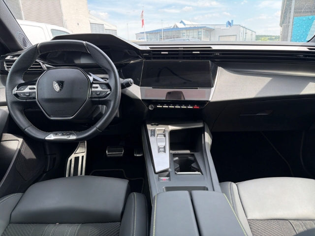 Fahrzeugabbildung Peugeot 308 GT El. Panodach Navi Memory Sitze Massagesitze LED Blendfreies Fernl. Kurvenlicht