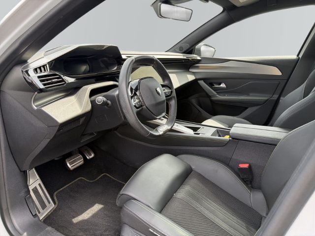 Fahrzeugabbildung Peugeot 308 GT El. Panodach Navi Memory Sitze Massagesitze LED Blendfreies Fernl. Kurvenlicht