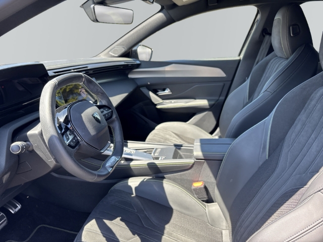 Fahrzeugabbildung Peugeot 308 GT Navi LED Blendfreies Fernl. Kurvenlicht 2-Zonen-Klimaautom DAB Ambientebeleuchtung