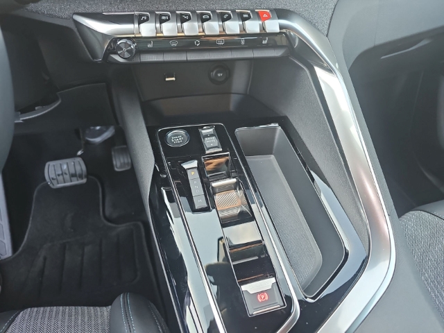 Fahrzeugabbildung Peugeot 3008 Allure Pack 1.5 BlueHDi 130 EU6d Navi Digitales Cockpit LED Apple CarPlay Android Auto