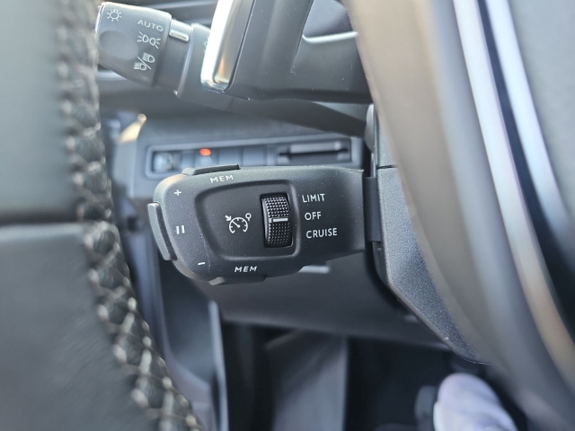 Fahrzeugabbildung Peugeot 3008 Allure Pack 1.5 BlueHDi 130 EU6d Navi Digitales Cockpit LED Apple CarPlay Android Auto