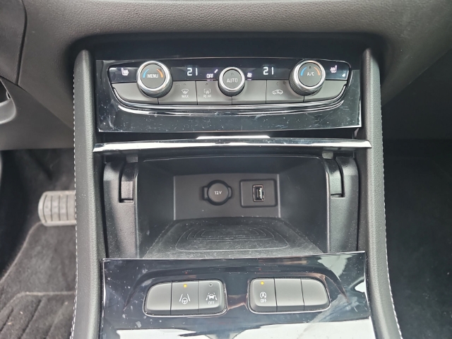 Fahrzeugabbildung Opel Grandland GS Line 1.2 Turbo Navi 360 Kamera LED El. Heckklappe Apple CarPlay Android Auto