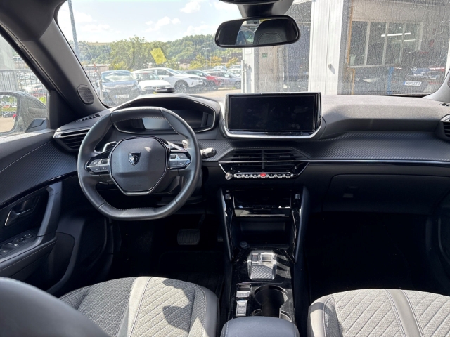 Fahrzeugabbildung Peugeot 2008 Allure LED Apple CarPlay Android Auto Klimaautom Musikstreaming DAB SHZ Spurhalteass. - mit KI generiert/bearbeitet