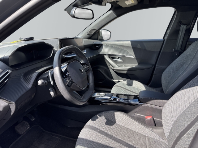Fahrzeugabbildung Peugeot 2008 Allure LED Apple CarPlay Android Auto Klimaautom Musikstreaming DAB SHZ Spurhalteass. - mit KI generiert/bearbeitet