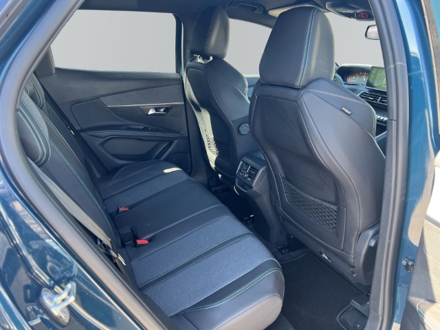 Fahrzeugabbildung Peugeot 3008 Hybrid Allure Pack Navi Digitales Cockpit LED El. Heckklappe Apple CarPlay Android Auto - mit KI generiert/bearbeitet