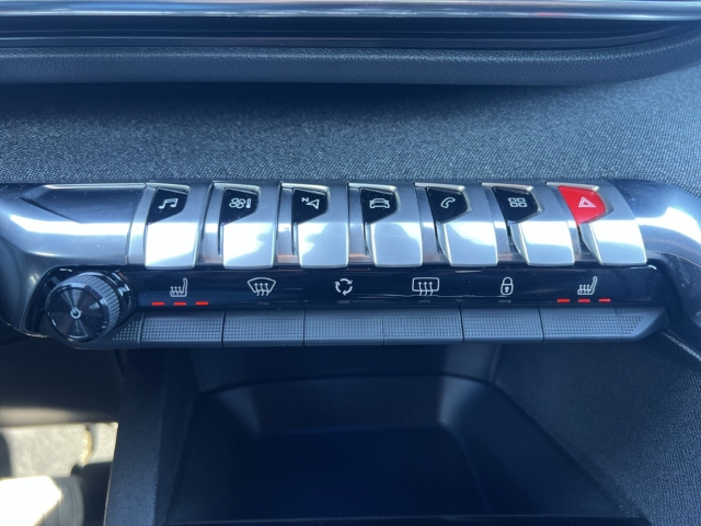 Fahrzeugabbildung Peugeot 3008 Hybrid Allure Pack Navi Digitales Cockpit LED El. Heckklappe Apple CarPlay Android Auto - mit KI generiert/bearbeitet