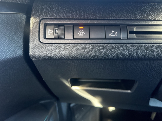 Fahrzeugabbildung Peugeot 3008 Hybrid Allure Pack Navi Digitales Cockpit LED El. Heckklappe Apple CarPlay Android Auto - mit KI generiert/bearbeitet