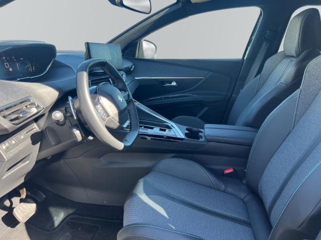 Fahrzeugabbildung Peugeot 3008 Hybrid Allure Pack Navi Digitales Cockpit LED El. Heckklappe Apple CarPlay Android Auto - mit KI generiert/bearbeitet