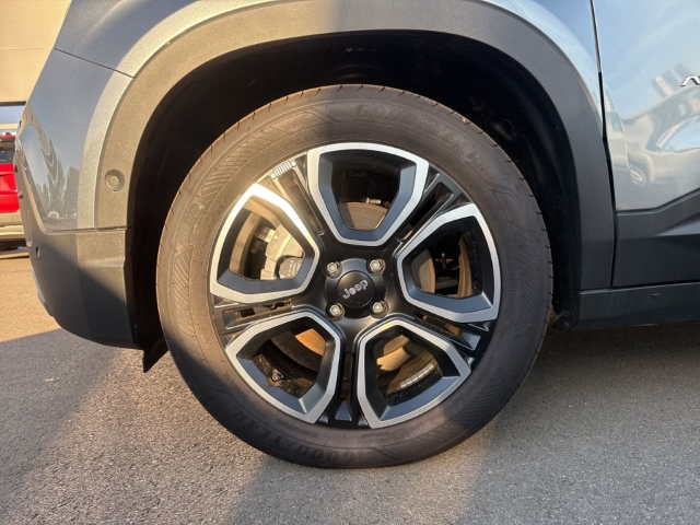 Fahrzeugabbildung Jeep Avenger Summit Electric Elektro , Leder, Pano