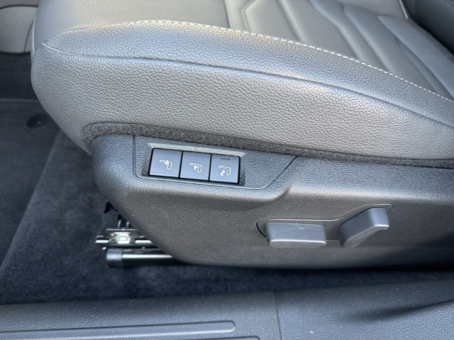 Fahrzeugabbildung Jeep Avenger Summit Electric Elektro , Leder, Pano
