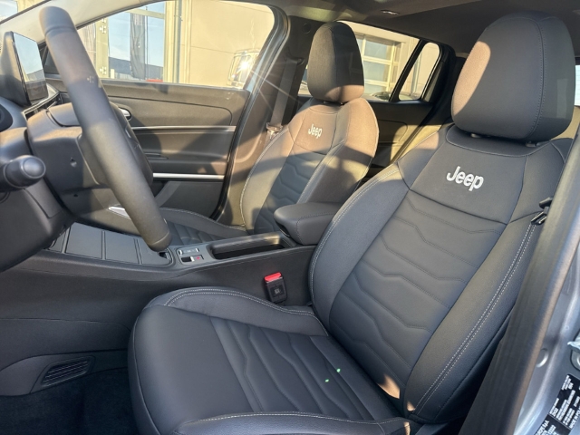 Fahrzeugabbildung Jeep Avenger Summit Electric Elektro , Leder, Pano