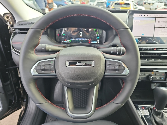 Fahrzeugabbildung Jeep Compass Trailhawk 1.3 PHEV MY 24 . Panodach Navi Leder digitales Cockpit