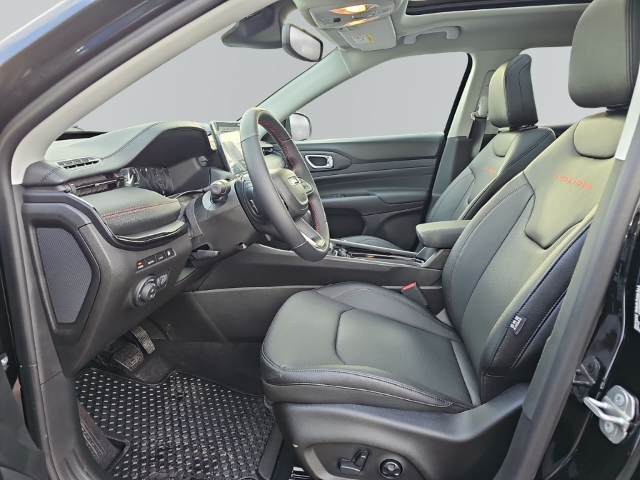 Fahrzeugabbildung Jeep Compass Trailhawk 1.3 PHEV MY 24 . Panodach Navi Leder digitales Cockpit