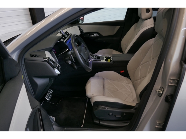 Fahrzeugabbildung DS Automobiles DS7 Esprit de Voyage Panorama Digitales Cockpit Klimasitze LED El. Heckklappe - mit KI generiert/bearbeitet