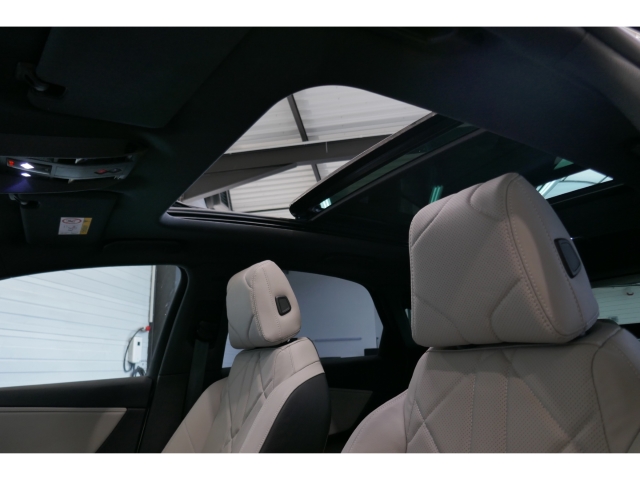 Fahrzeugabbildung DS Automobiles DS7 Esprit de Voyage Panorama Digitales Cockpit Klimasitze LED El. Heckklappe - mit KI generiert/bearbeitet