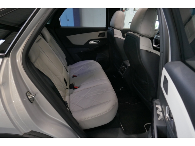 Fahrzeugabbildung DS Automobiles DS7 Esprit de Voyage Panorama Digitales Cockpit Klimasitze LED El. Heckklappe - mit KI generiert/bearbeitet