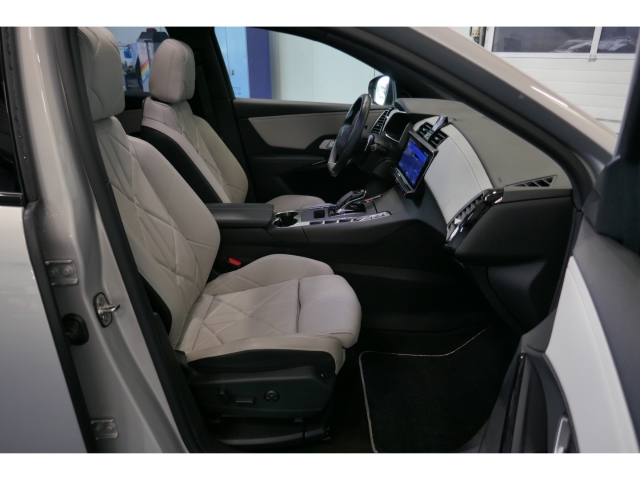 Fahrzeugabbildung DS Automobiles DS7 Esprit de Voyage Panorama Digitales Cockpit Klimasitze LED El. Heckklappe - mit KI generiert/bearbeitet