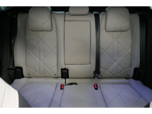 Fahrzeugabbildung DS Automobiles DS7 Esprit de Voyage Panorama Digitales Cockpit Klimasitze LED El. Heckklappe - mit KI generiert/bearbeitet